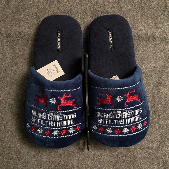 HOME ALONE Merry Christmas Ya Filthy Animal Slippers MEDIUM NWT - Picture 1 of 6